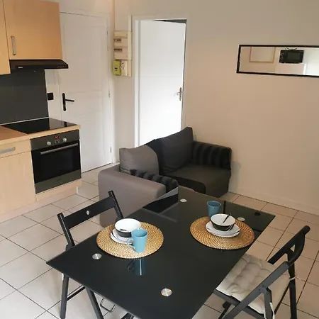 Charmant Appartement A 1 Minute Du Lac Annecy Exterior photo