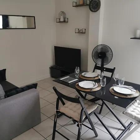 Charmant Appartement A 1 Minute Du Lac Annecy Exterior photo