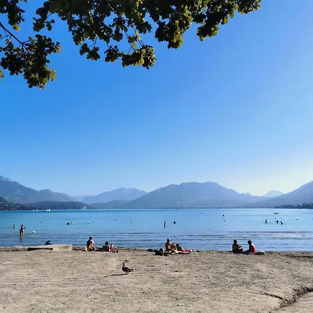 Charmant Appartement A 1 Minute Du Lac Annecy Exterior photo