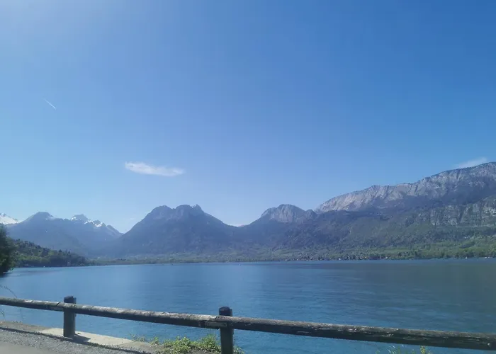 Charmant Appartement A 1 Minute Du Lac