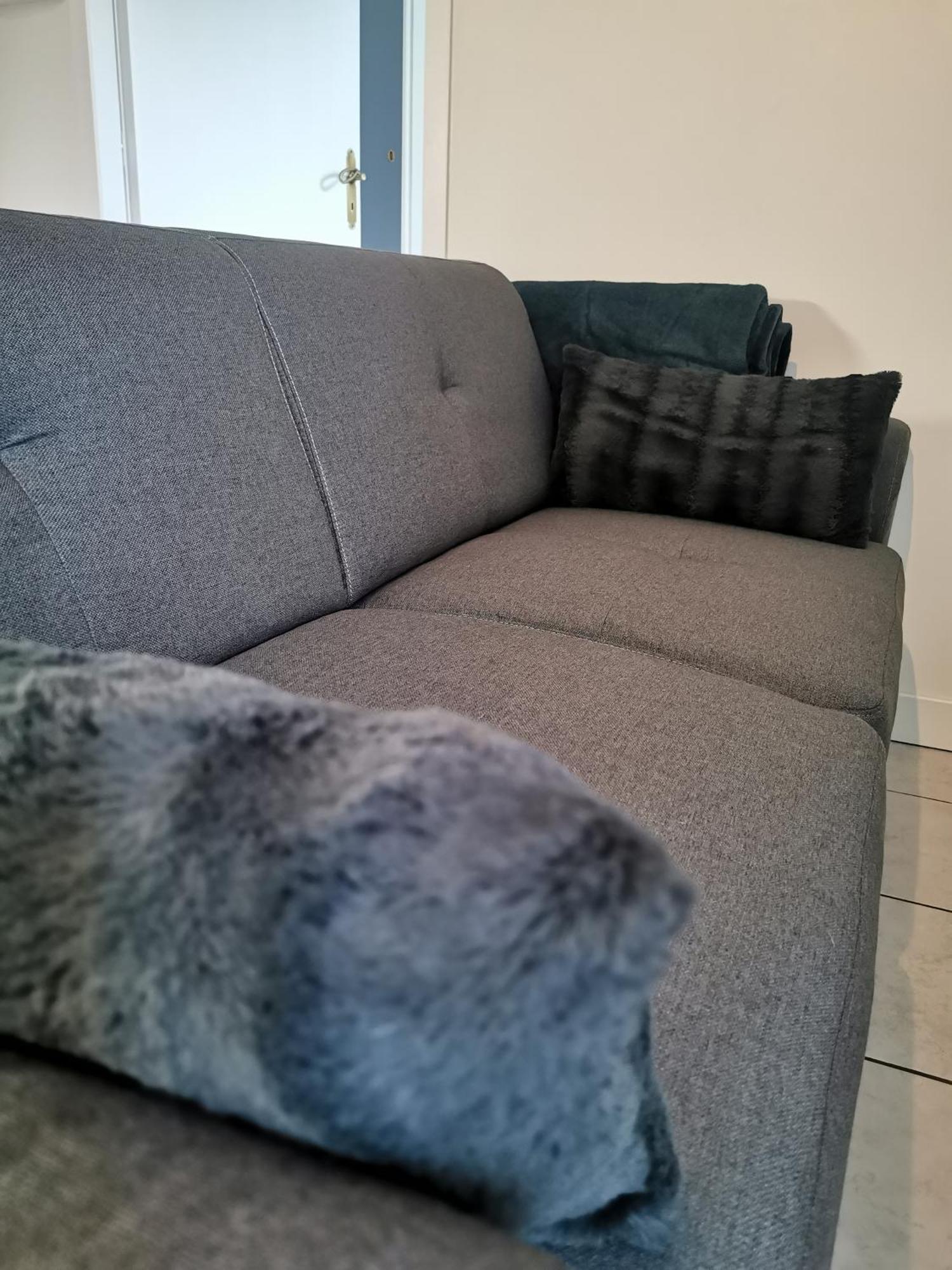 A 1 Minute Du Apartment